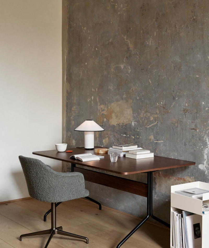Pavilion AV18 Table